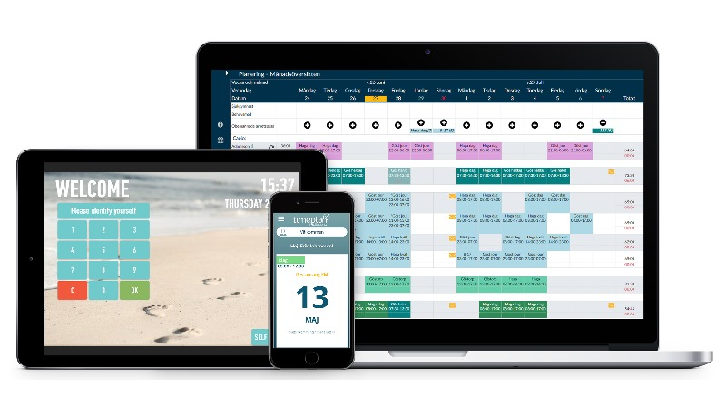 En laptop, en surfplatta och en mobil som visar olika vyer i programmet för planering av tid.