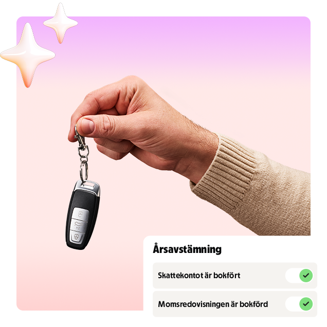 Skatt och bokslut, en hand som håller bilnyckel.