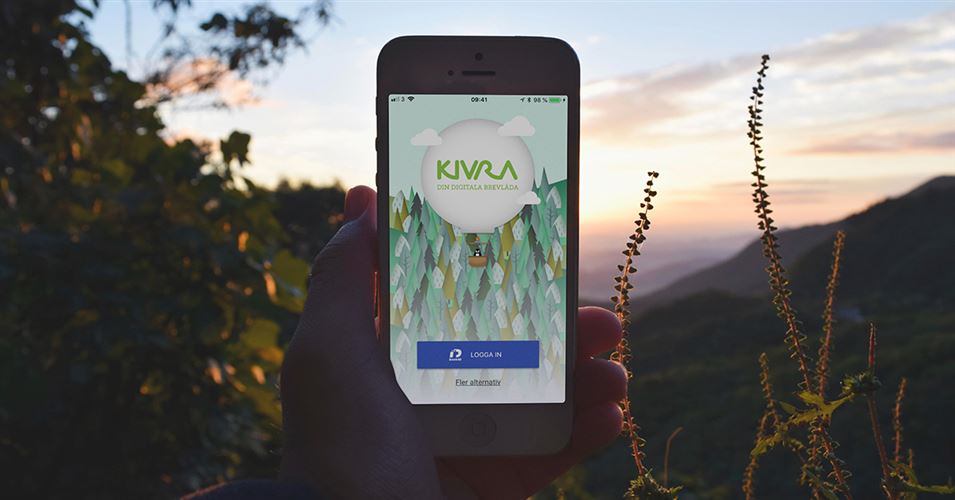 Mobiltelefon som visar lönespecifikation i Kivra.