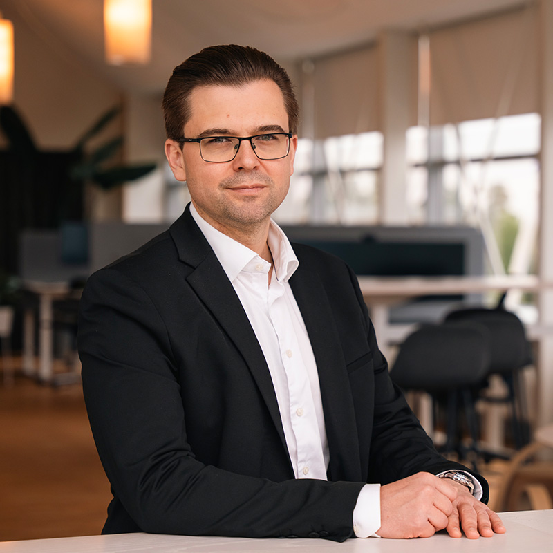Adonis som jobbar på Spiris