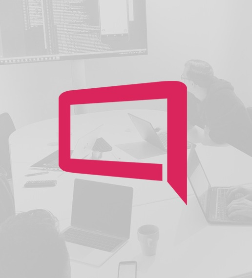 Apptech logotyp på ett bord.